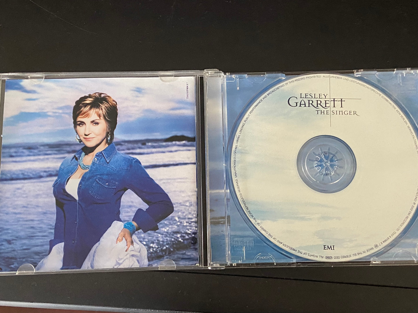 Autographed CD - Lesley Garrett - The Singer - Collectible