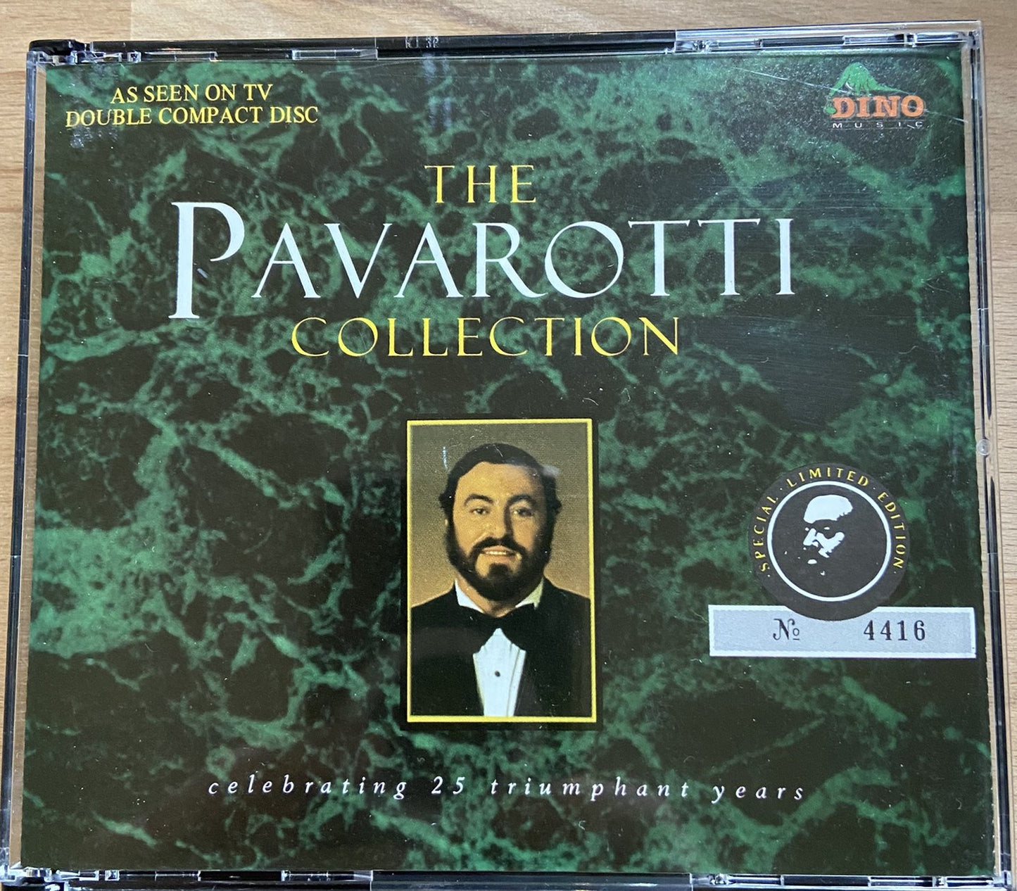 CD cover of 'The Pavarotti Collection' with a green marbled background and portrait of Luciano Pavarotti.